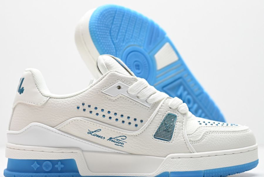 LV Trainer con tachuelas · blancas y azules