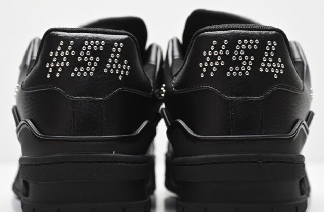 LV Trainer con tachuelas · negras · vista 2