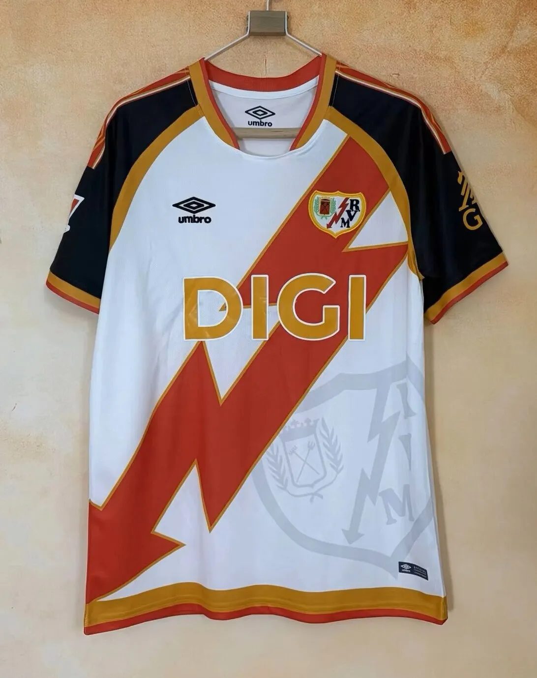 Rayo Vallecano 1ª Equipación
