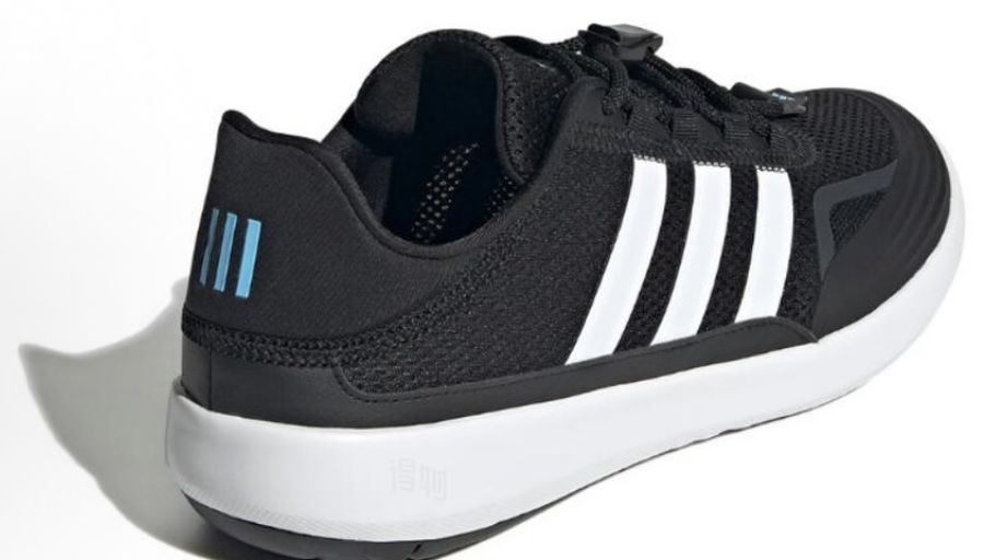 Adidas Roamboat · negras y blancas · vista 3